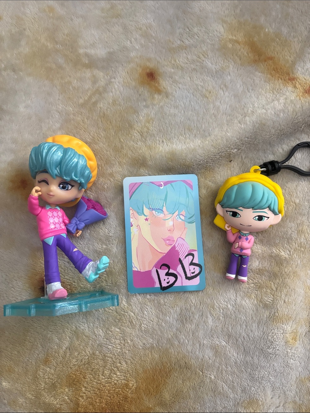 Kpop Demon Hunters Saja Boy figurine, keychain and card - Picture 4 of 4